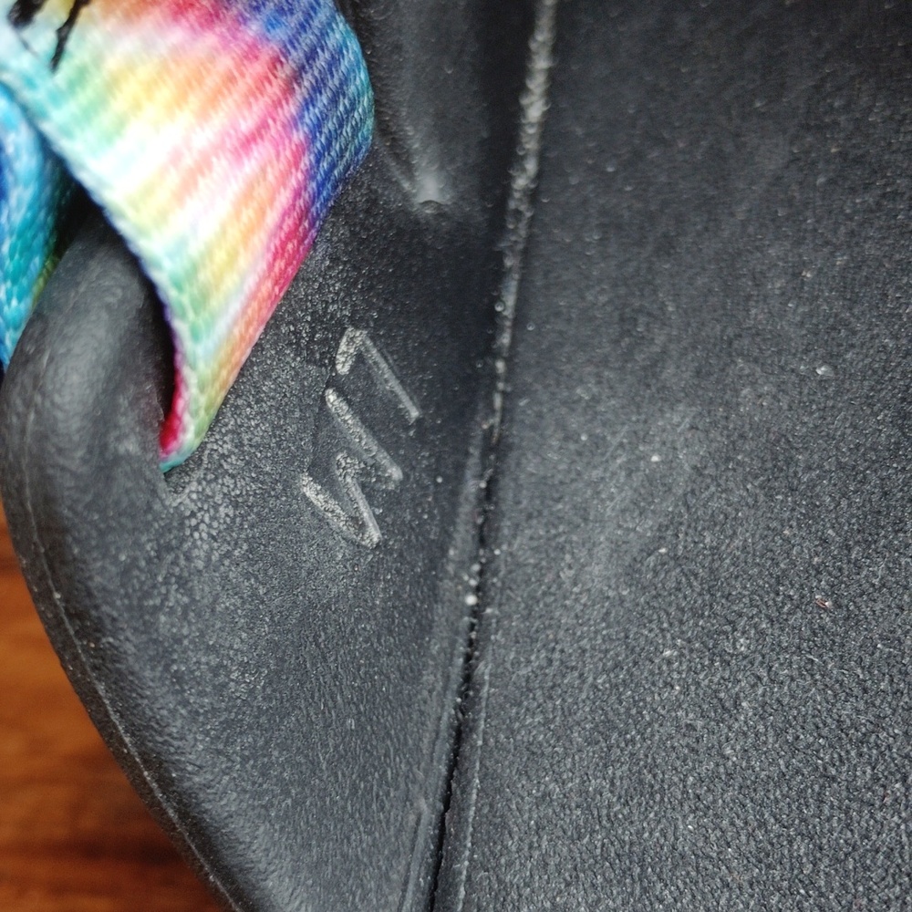 Chaco Chillos Women's Black Slide Sandals with Rainbow Tie-Dye Straps Sz 7 - Picture 4 of 6